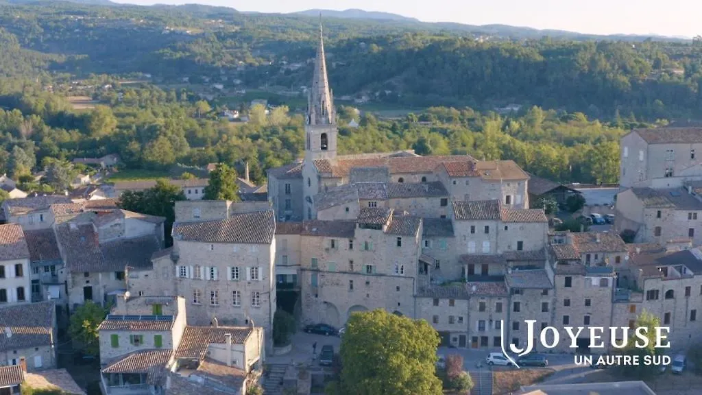 Vila Joyeuse